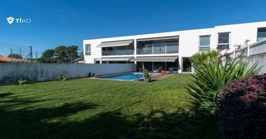 Apartamento Tiko em venda, na Fernando Lopes da Graça, localizado em União das Freguesias de Azeitão (São Lourenço e São Simão), no concelho de Setúbal